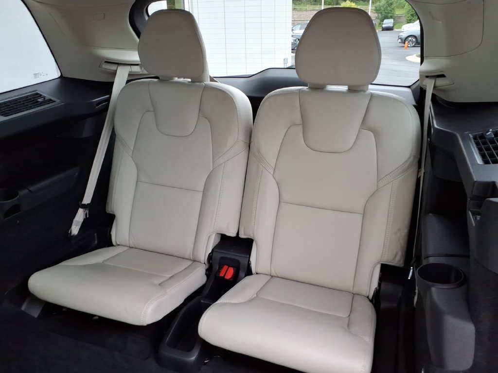 Certified 2022 Volvo XC90 T6 Inscription w/ Advanced Package AWD/4WD image 9