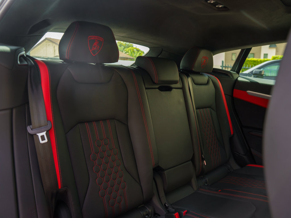 Used 2025 Lamborghini Urus SE AWD/4WD image 30