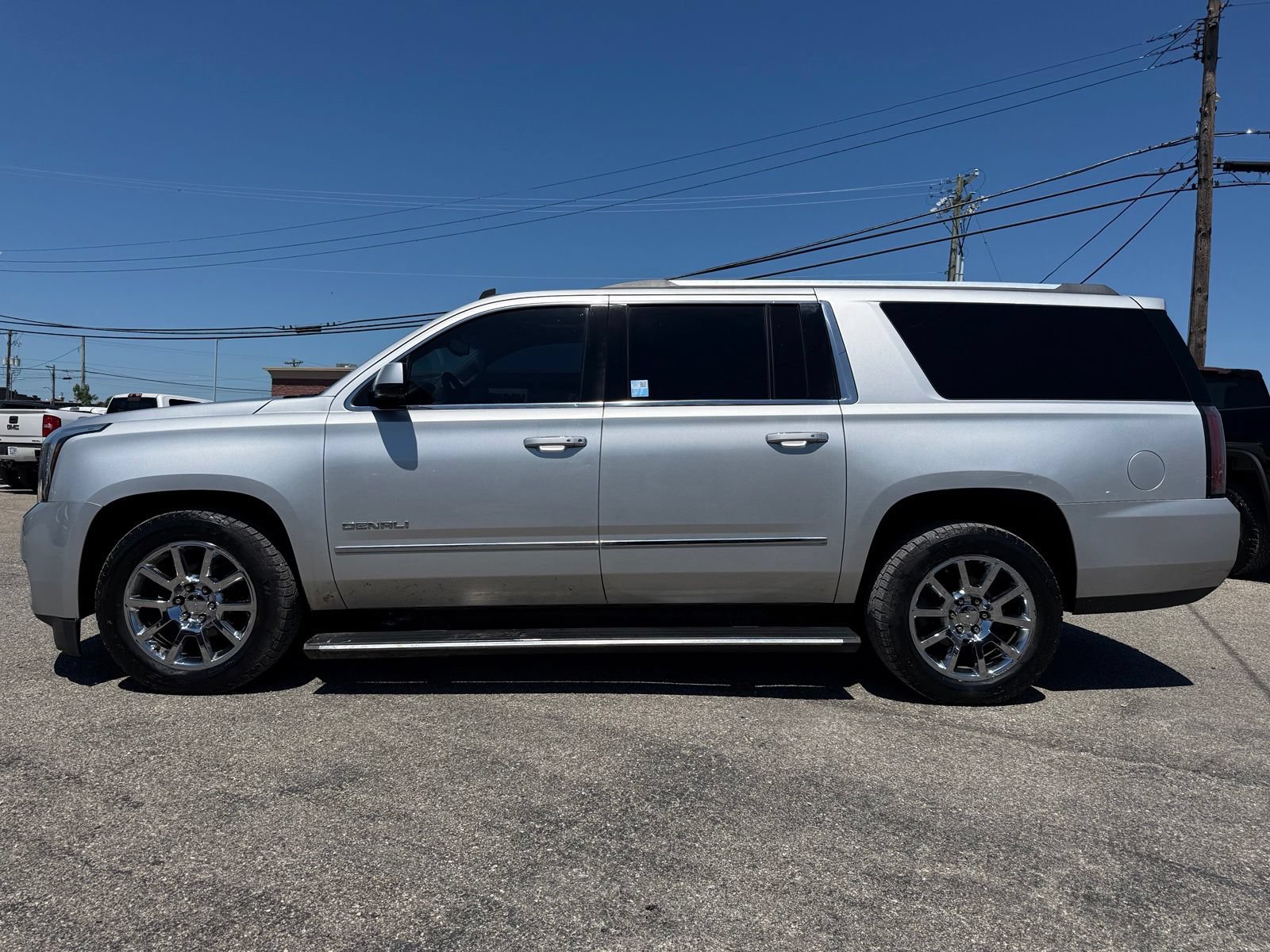 Used 2015 GMC Yukon XL Denali w/ Touring Package AWD/4WD image 5