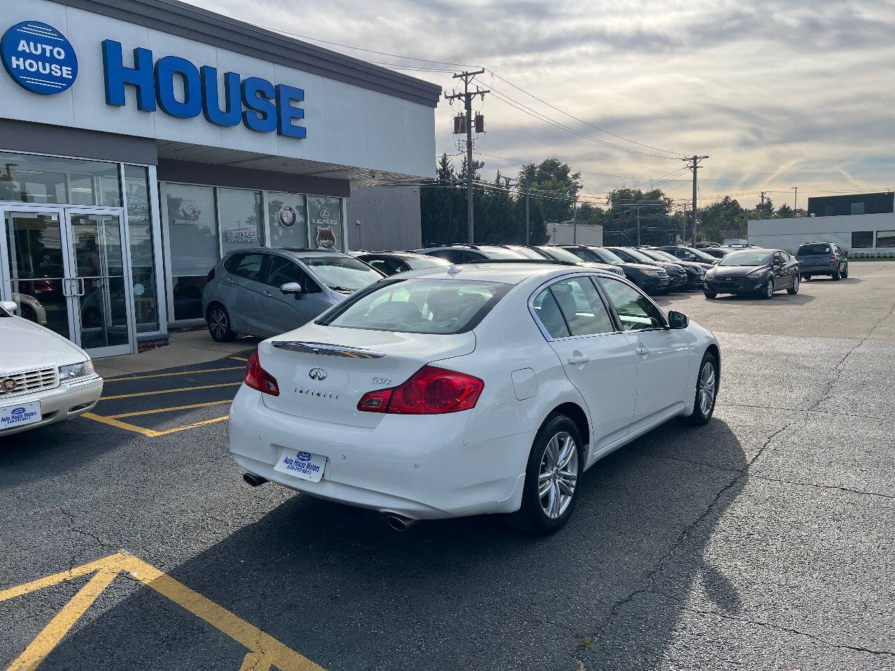 Used 2011 INFINITI G37 x Sedan w/ Premium Pkg AWD/4WD image 11