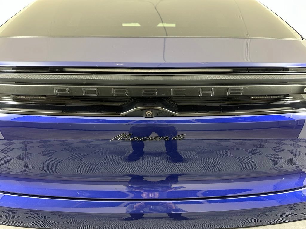 Certified 2026 Porsche Macan 4 Electric w/ Premium Package AWD/4WD image 14