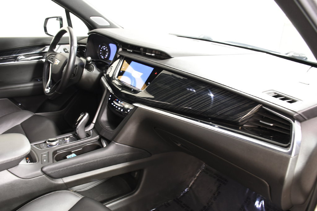 Used 2023 Cadillac XT6 Premium Luxury w/ Technology Package AWD/4WD image 19