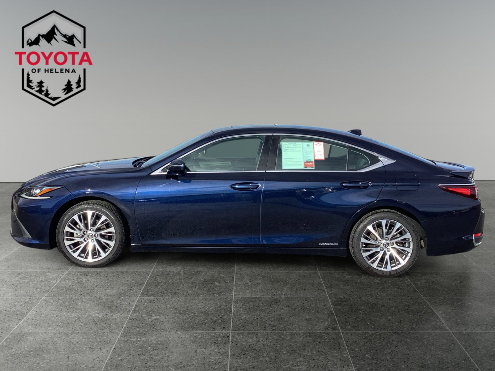 Used 2020 Lexus ES 300h w/ Premium Package image 2