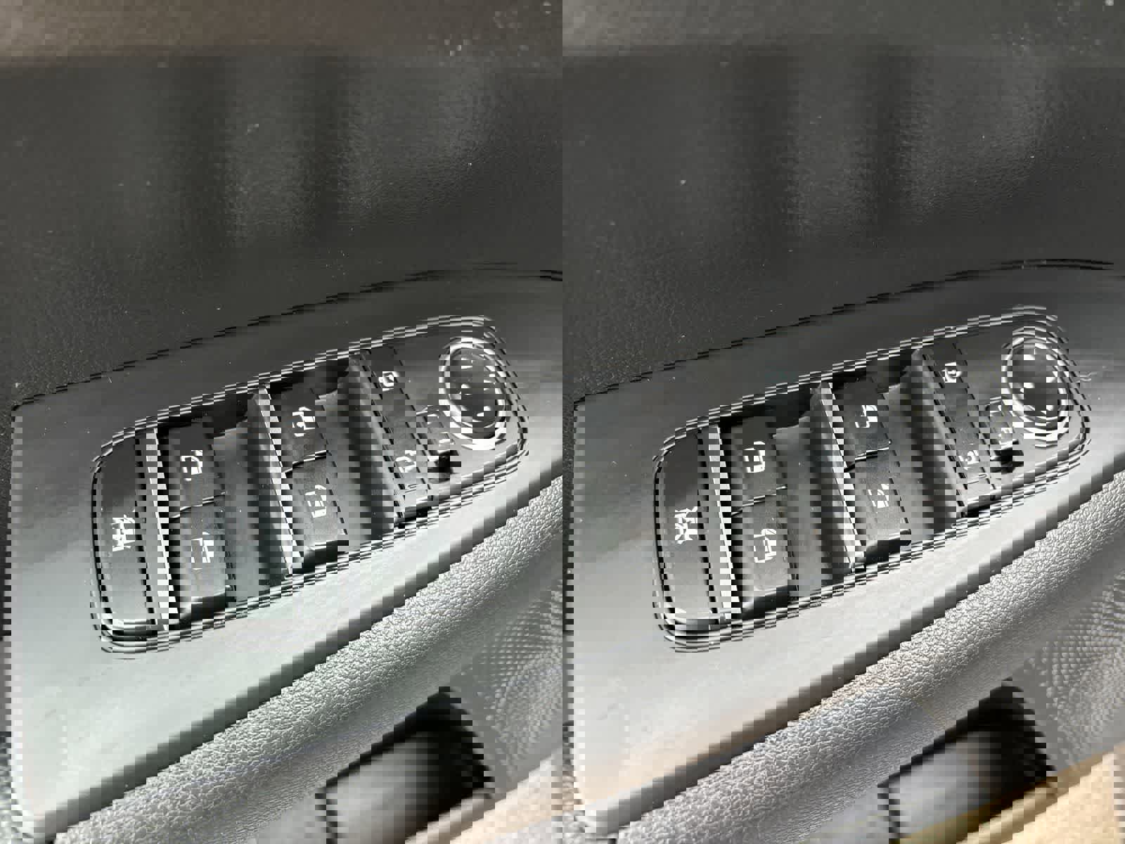 Used 2023 Kia Forte LXS image 10