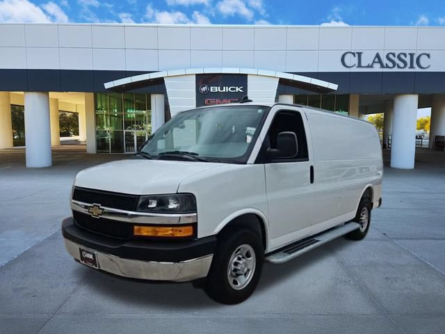 Used 2025 Chevrolet Express 2500 w/ Driver Convenience Package RWD image 3