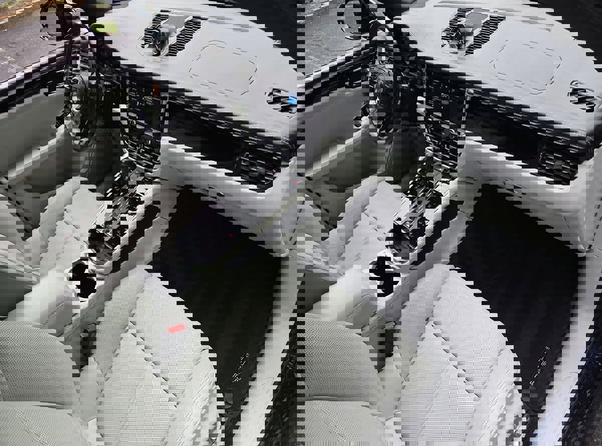 Used 2023 Porsche Macan image 22