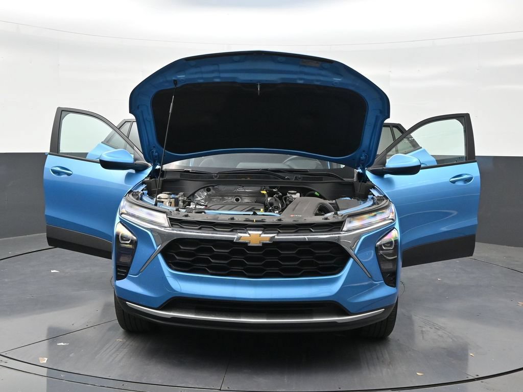 Used 2025 Chevrolet Trax LT FWD image 32