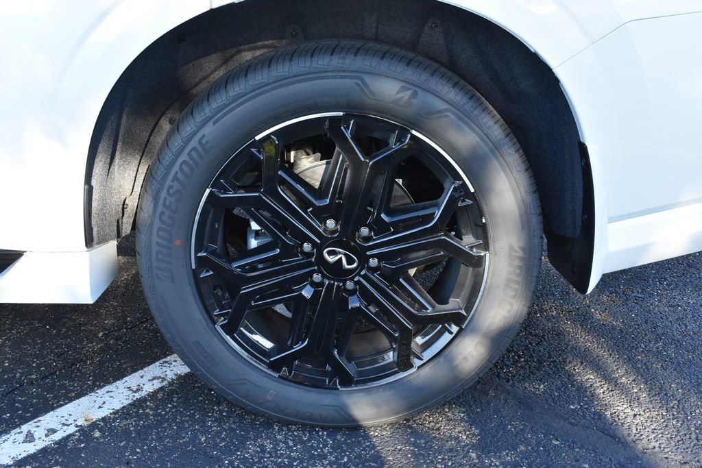 Certified 2026 INFINITI QX80 4WD w/ Sport Exterior Package image 29