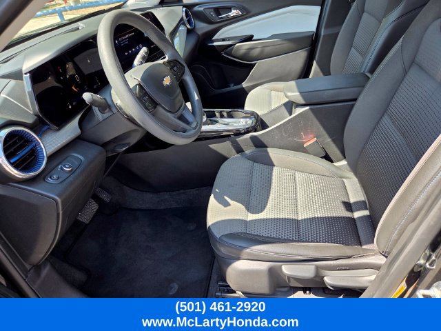 Used 2025 Chevrolet Trax LT FWD image 9