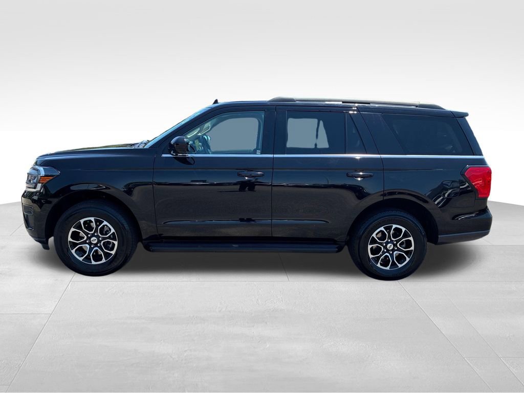Used 2024 Ford Expedition XLT AWD/4WD image 2