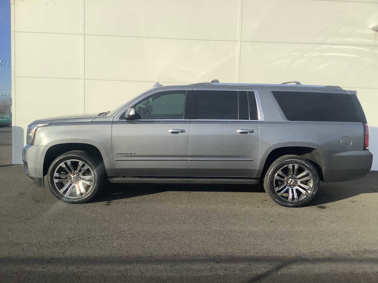 Used 2019 GMC Yukon XL Denali w/ Denali Ultimate Package image 3