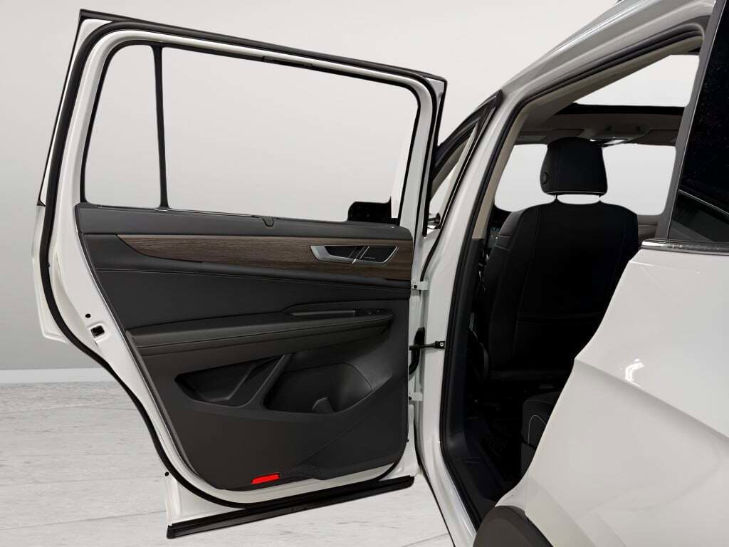 New 2026 Volkswagen Atlas SEL Premium R-Line image 23