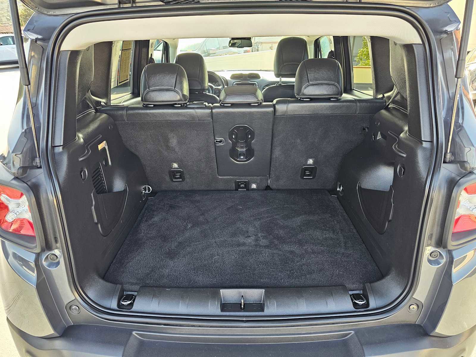 Used 2022 Jeep Renegade Trailhawk AWD/4WD image 14