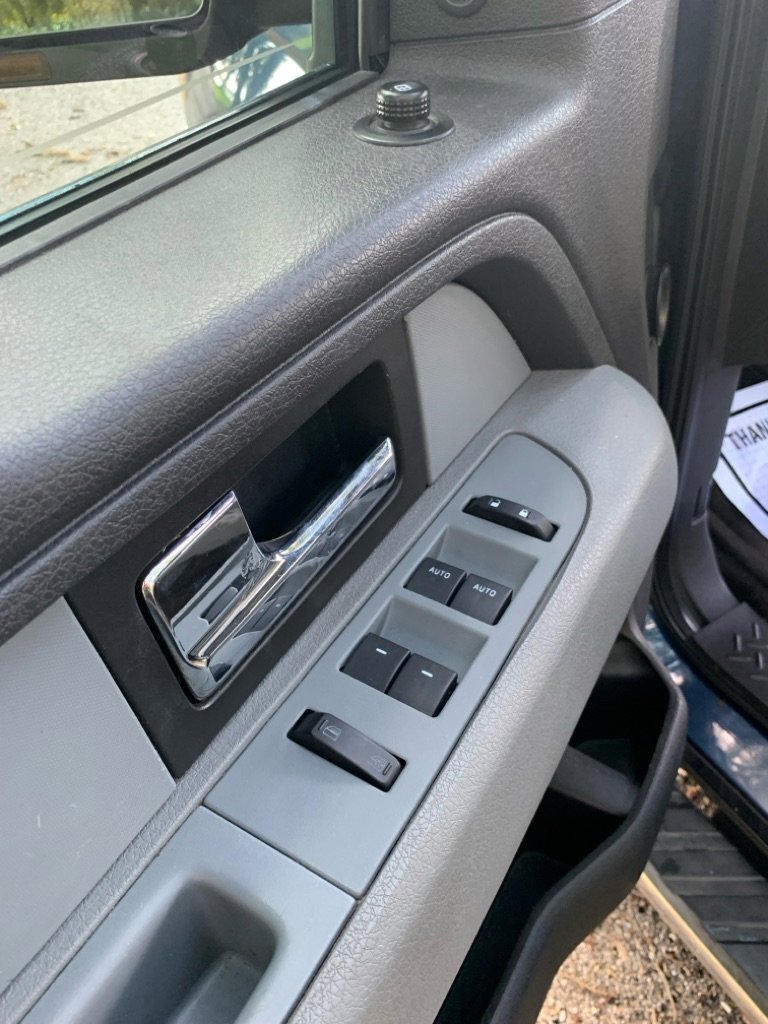 Used 2013 Ford F150 XLT w/ XLT Chrome Pkg image 9