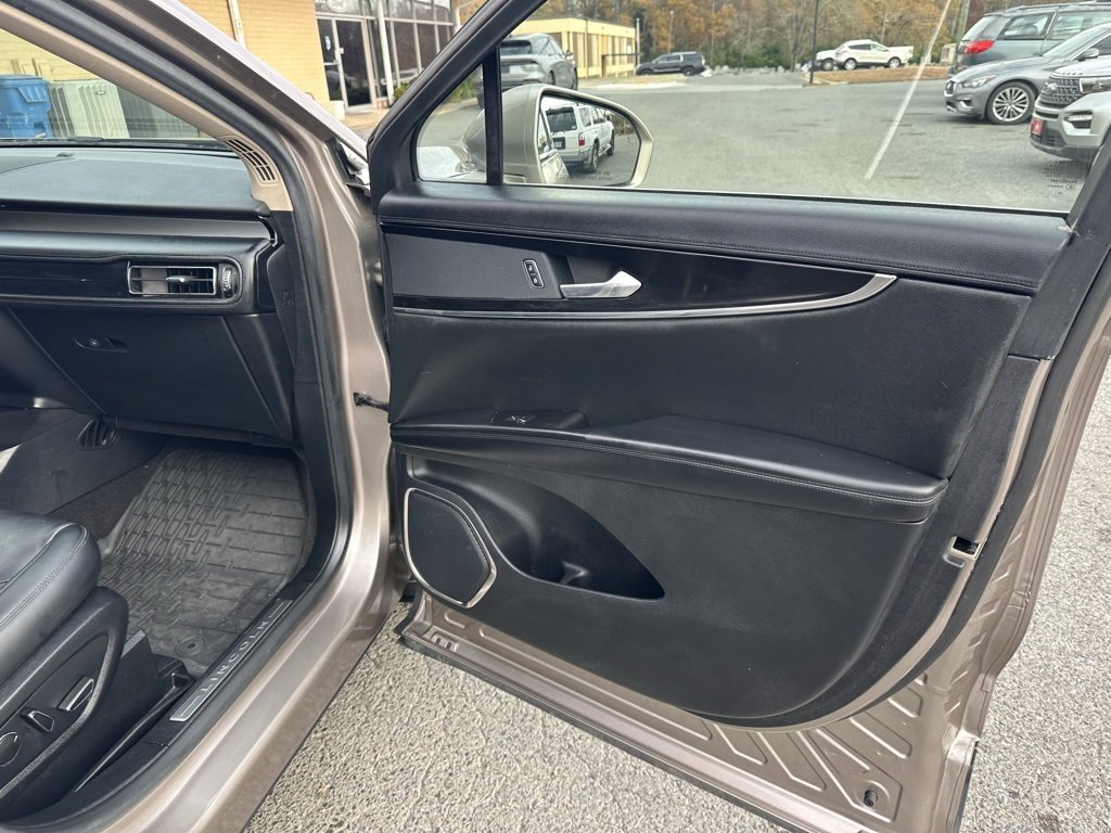 Used 2021 Lincoln Nautilus FWD w/ Equipment Group 101A image 15