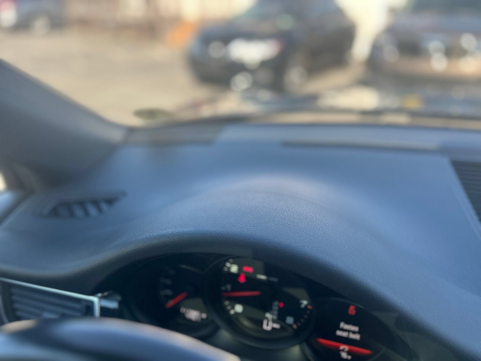Used 2018 Porsche Macan Sport Edition AWD/4WD image 36