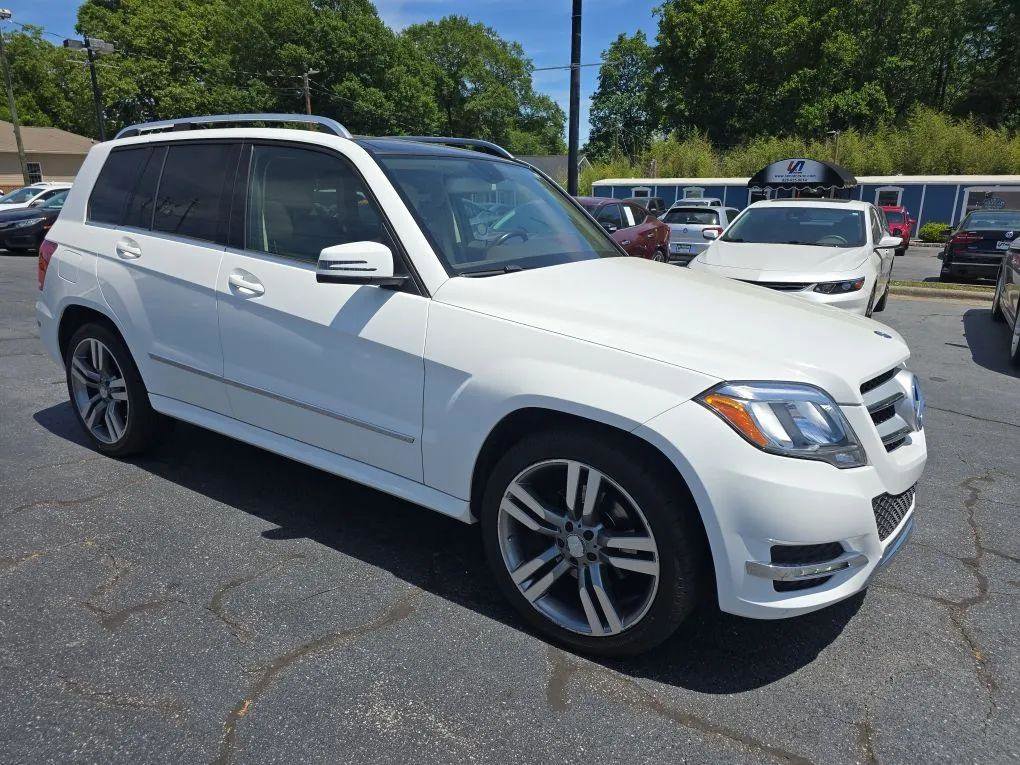 Used 2015 Mercedes-Benz GLK 350 4MATIC image 3