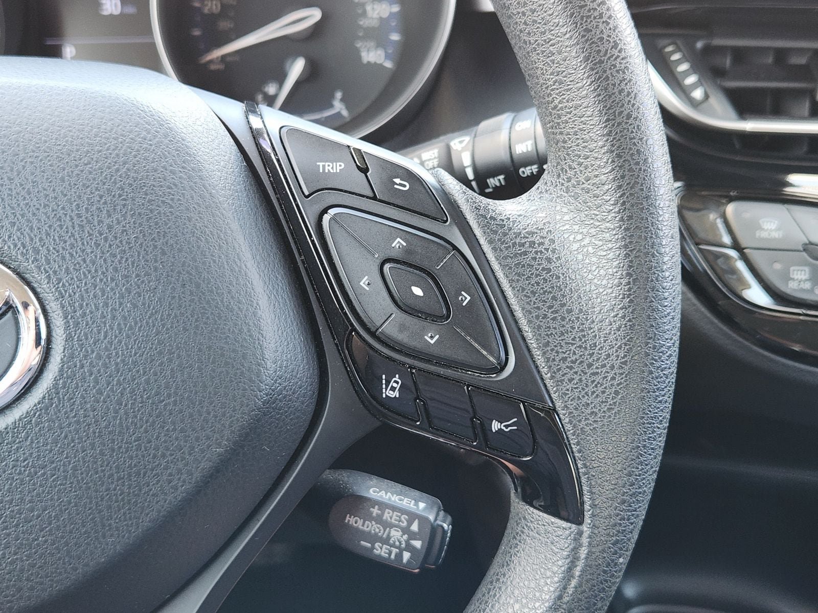Used 2021 Toyota C-HR LE FWD image 35