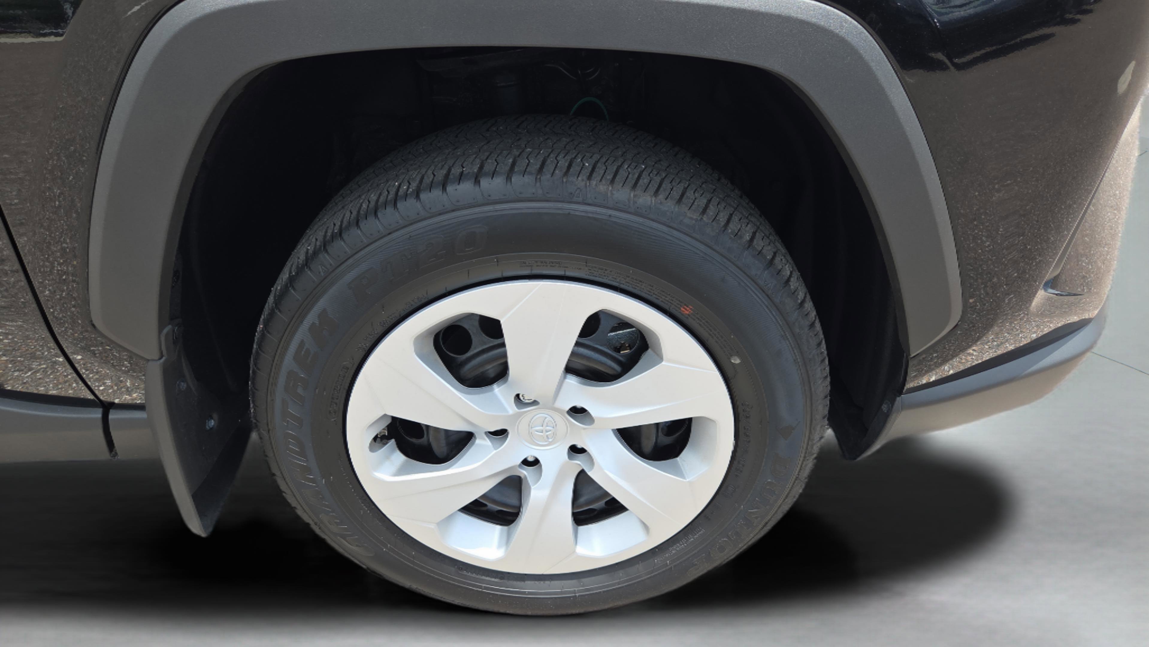 Certified 2025 Toyota RAV4 LE FWD image 31