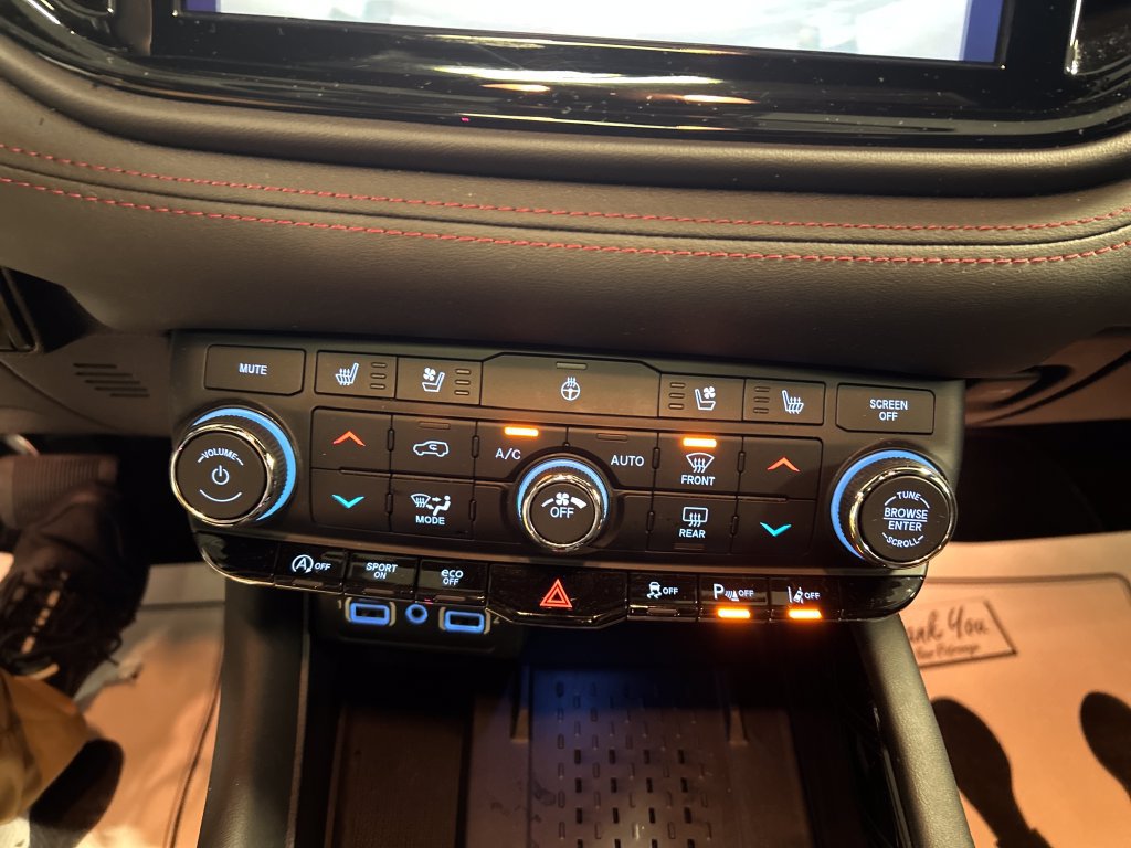 Used 2025 Dodge Durango GT AWD/4WD image 19