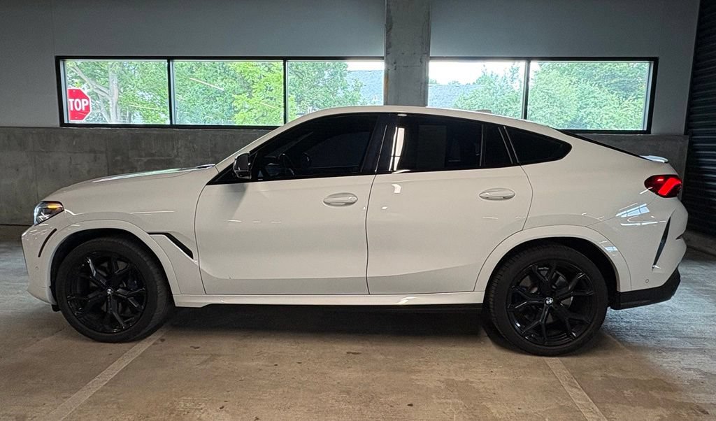 Used 2021 BMW X6 M50i w/ Premium Package AWD/4WD image 2