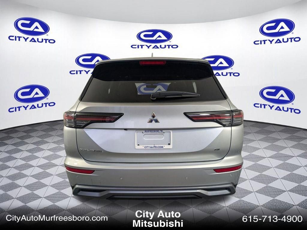 New 2025 Mitsubishi Outlander SE image 7