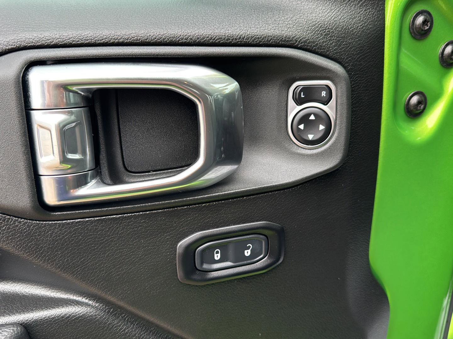 Used 2025 Jeep Wrangler Willys image 12