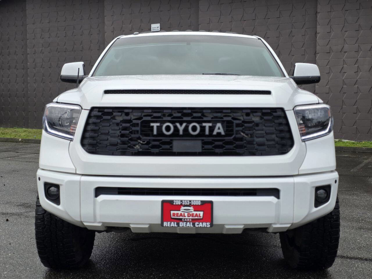 Used 2015 Toyota Tundra Platinum image 2