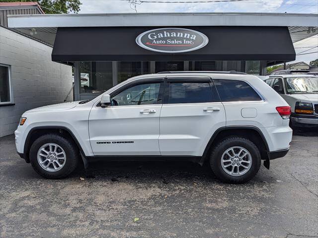 Used 2019 Jeep Grand Cherokee Laredo w/ Security & Convenience Group AWD/4WD image 2