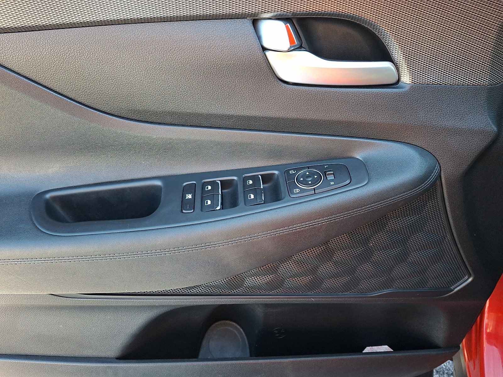 Used 2020 Hyundai Santa Fe SE image 12