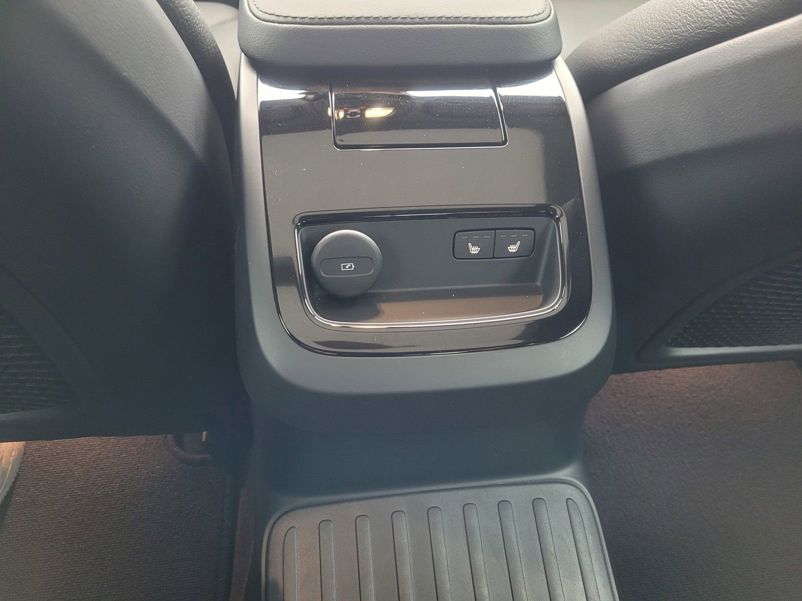 Certified 2024 Volvo S60 T8 Plus w/ Climate Package image 12