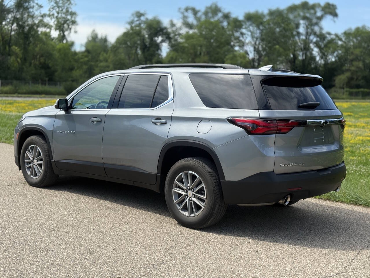 Used 2023 Chevrolet Traverse LT AWD/4WD image 6