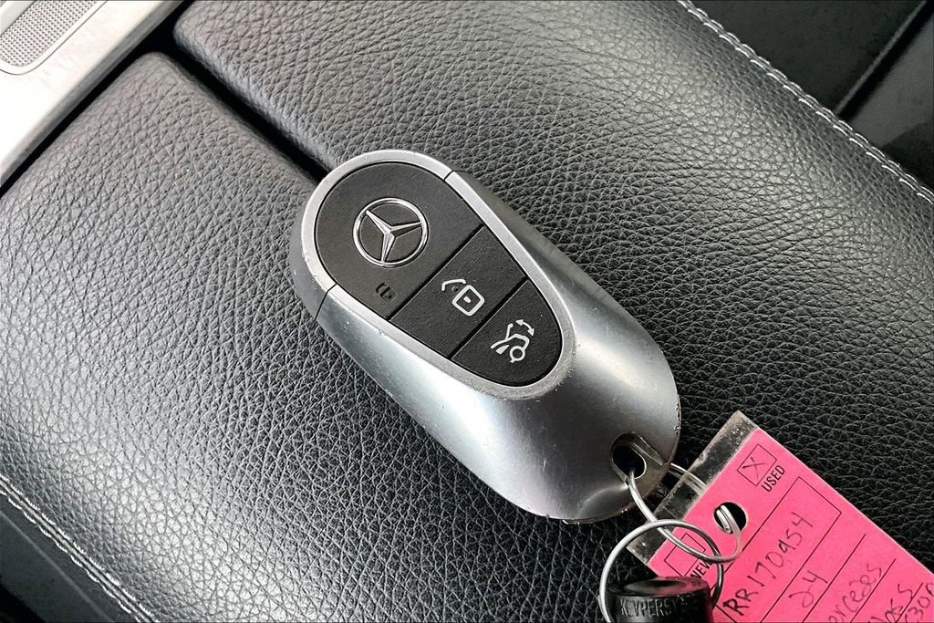 Used 2024 Mercedes-Benz C 300 Sedan image 13
