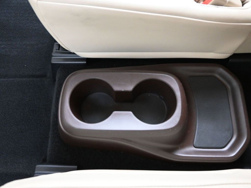 Used 2022 Toyota Highlander XLE image 18