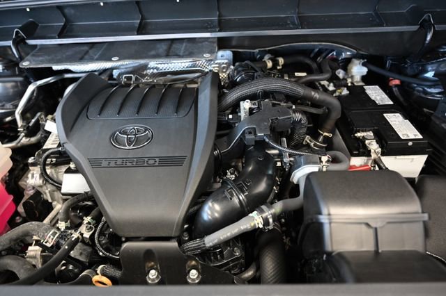 Used 2025 Toyota Highlander Platinum AWD/4WD image 36