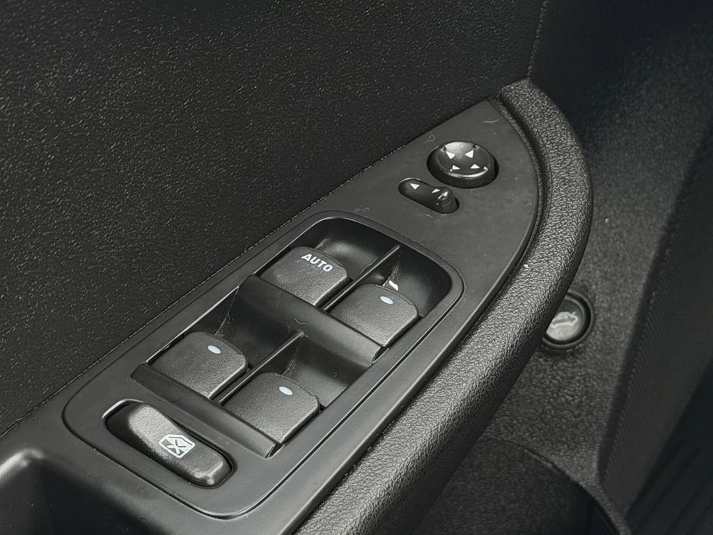 Used 2010 Chevrolet Malibu LT image 17