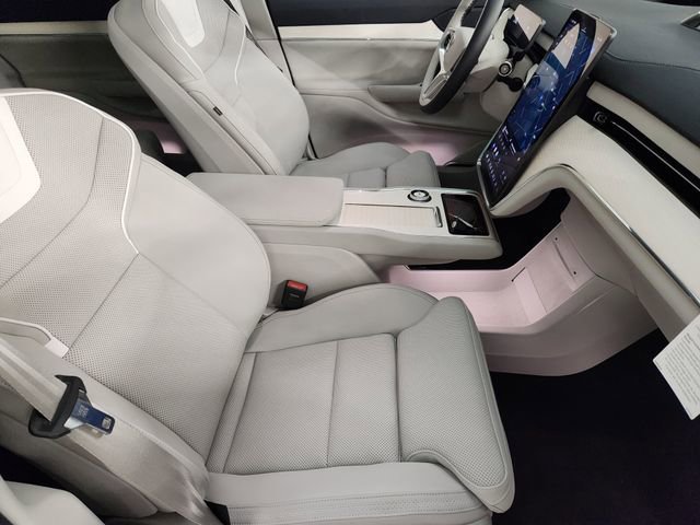 New 2025 Volvo EX90 Plus AWD/4WD image 3