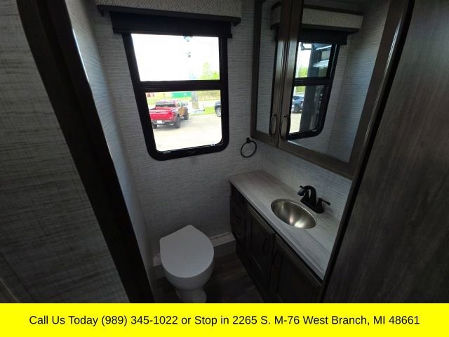 Used 2026 Ford E-450 and Econoline 450 Super Duty w/ Motorhome Prep Package RWD image 27
