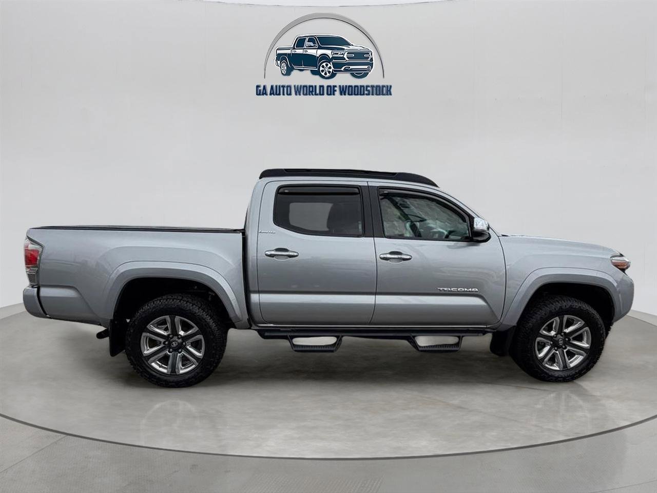 Used 2017 Toyota Tacoma Limited w/ Tow Package image 9