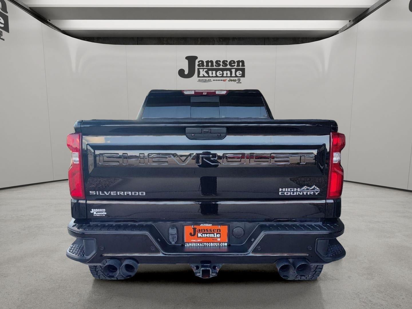 Used 2019 Chevrolet Silverado 1500 High Country w/ Technology Package AWD/4WD image 3