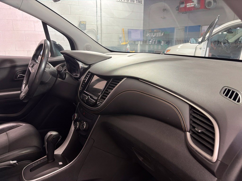 Used 2019 Chevrolet Trax LT w/ LT Convenience Package AWD/4WD image 29