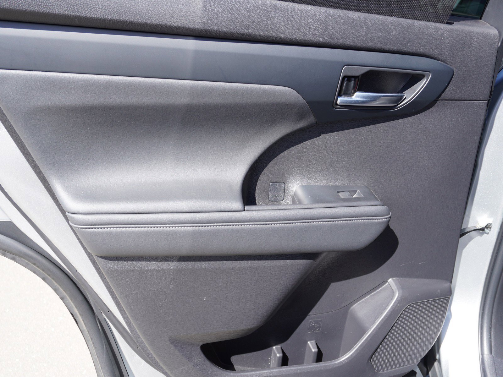 Used 2022 Toyota Highlander XLE image 15