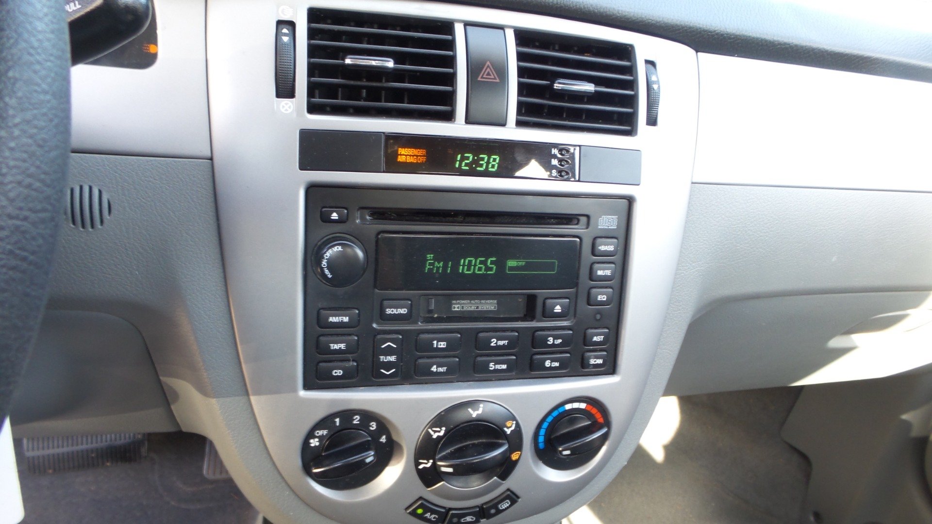 Used 2006 Suzuki Forenza Sedan FWD image 18