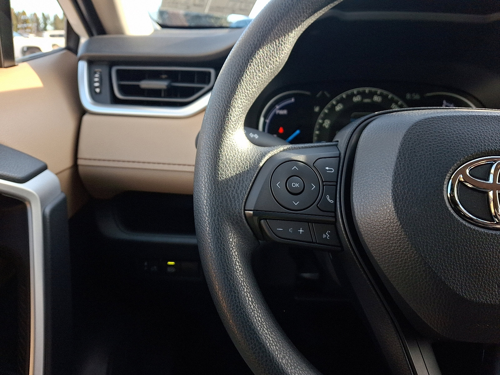 Certified 2025 Toyota RAV4 LE image 20