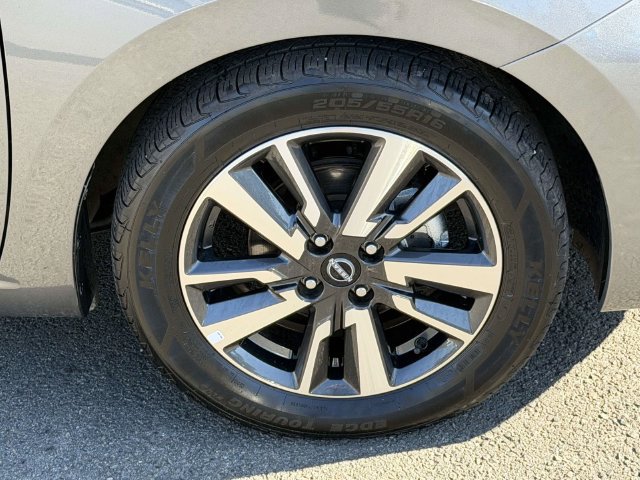 Used 2024 Nissan Versa SV FWD image 9