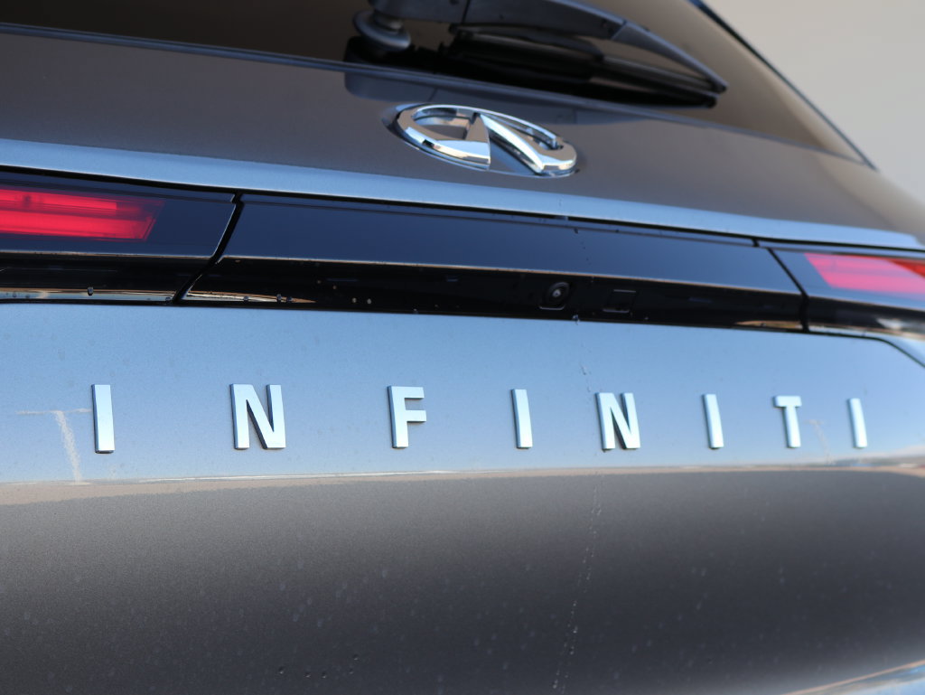 Used 2023 INFINITI QX60 Luxe w/ Performance Audio Package AWD/4WD image 38