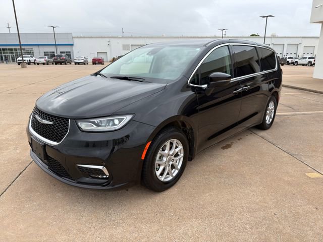 Used 2023 Chrysler Pacifica Touring-L FWD image 6