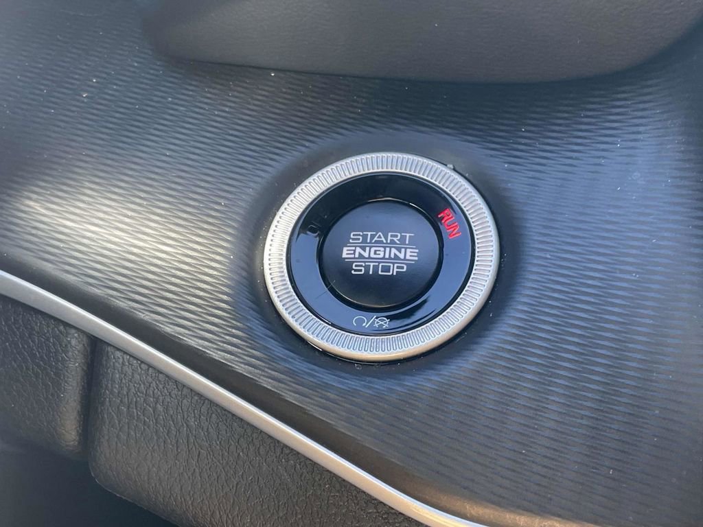 Certified 2025 Jeep Grand Cherokee Altitude image 35