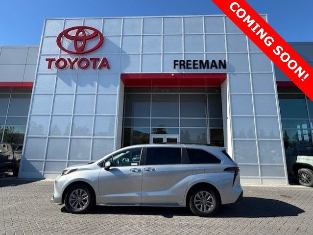 Used 2023 Toyota Sienna XLE image 1