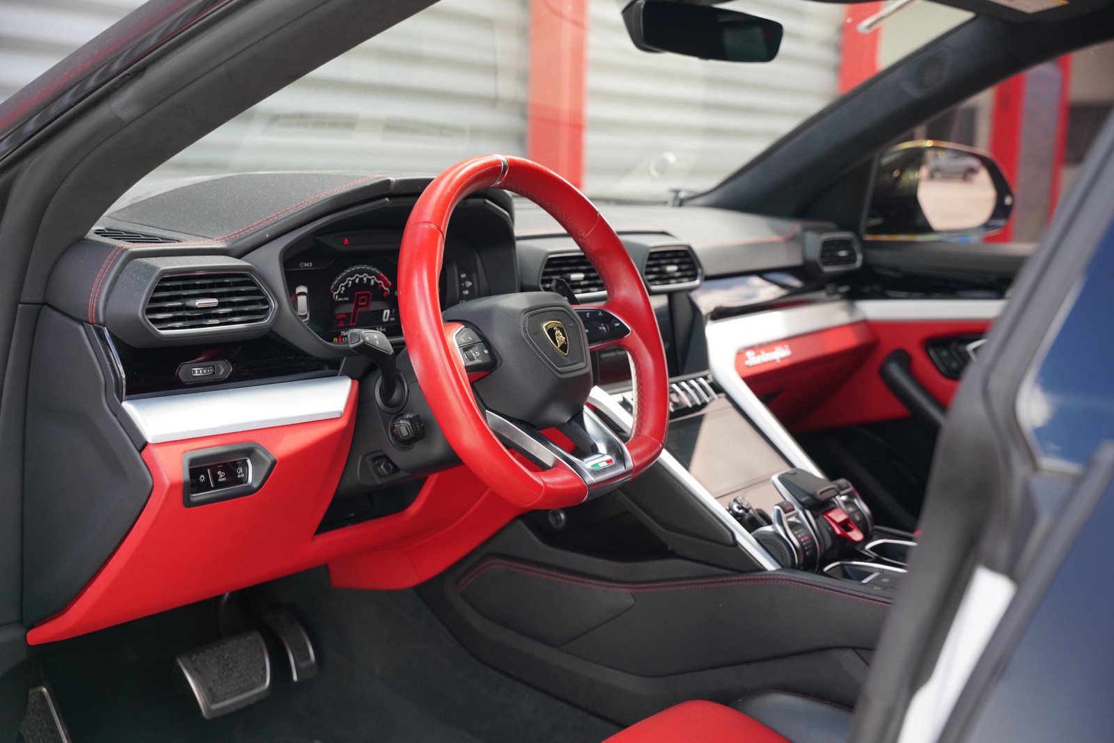 Used 2019 Lamborghini Urus AWD/4WD image 14